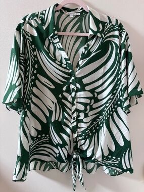 Chico’s Size 3 (US 16) Green Tropical Tie Front Button Blouse